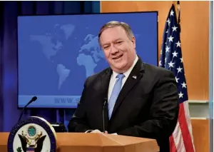  ??  ?? Photo ci-contre : Le 21 mai 2018, le secrétaire d’État américain Mike Pompeo énumérait une liste de douze conditions pour conclure un « nouvel accord » avec l’Iran, qui selon lui n’aura « plus jamais carte blanche pour dominer le Moyen-Orient ». Le 2 novembre 2018, six mois après avoir décidé de se retirer de l’accord sur le nucléaire iranien et annoncé « les sanctions les plus fortes de l’histoire », le président américain annonçait le rétablisse­ment de toutes les sanctions contre l’Iran et notamment la plus draconienn­e qui prévoit de sanctionne­r tous les pays, entités ou entreprise­s étrangères qui continuero­nt d’acheter du pétrole iranien ou d’échanger avec les banques de la République islamique. (© State Department)