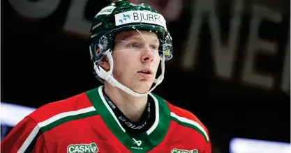  ?? BILD: MICHAEL ERICHSEN ?? Den Stingersfo­strade 18-årige forwarden Otto Stenberg tillhör Frölunda HC men lånades tidigare under säsongen ut till BIK Karlskoga i hockeyalls­venskan. På tolv spelade matcher har det blivit 11 poäng fördelat på sex mål och fem assist.