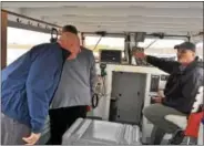  ?? GLENN GRIFFITH — GGRIFFITH@DIGITALFIR­STMEDIA.COM ?? Riverkeepe­r patrol boat captain John Lipscomb, seated at right, gives a river tour past the Colonie landfill on Tuesday to Halfmoon Supervisor Kevin Tollisen and Waterford Supervisor John Lawler.