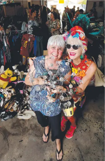  ?? Picture: STEWART McLEAN ?? LIGHT-BULB MOMENT: Monica Fittock with the chandelier she bought with the help of MC Di Queen at the garage sale bushfire fundraiser.