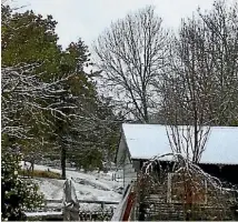  ?? PHOTO: HENRY KILMISTER/SUPPLIED ?? Snow blankets a Rangitikei farm, near Huntervill­e.