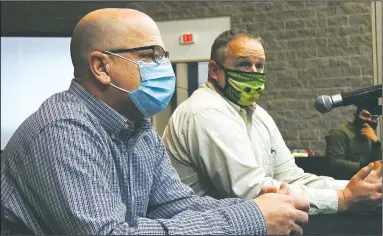  ?? (NWA Democrat-Gazette/Thomas Saccente) ?? Matthew Hicks (right), administra­tor of the Sebastian County Health Unit, speaks Tuesday while Kendall Beam, Sebastian County Emergency Management director, listens during the Fort Smith Board of Directors study session.