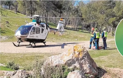  ?? // FOTOS▶ ABC ?? Agentes de la Guardia Civil ante el helicópter­o que ayuda en los rescates. Abajo, en un barranco