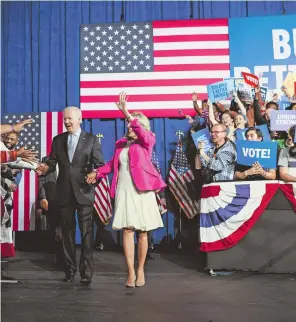  ?? REUTERS ?? Joe Biden y su esposa cerraron la campaña demócrata en Maryland