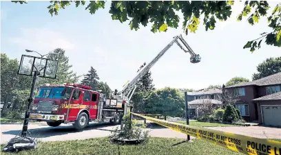  ?? ANDREW FRANCIS WALLACE/TORONTO STAR ?? Toronto firefighte­rs investigat­e from an aerial ladder the scene of a fire at 10 Haida Ct. that killed an internatio­nal student.