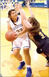  ?? Photo by Mike Eckels ?? Decatur’s Jacqueline Herrera (22) looks to put up a shot while Mulberry’s Sarah Lewis (3) defends on Nov. 28.