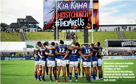  ?? PHOTOSPORT ?? Warriors players huddle together to support victims of the Christchur­ch shootings, ahead of their clash with the Bulldogs in Auckland last week.