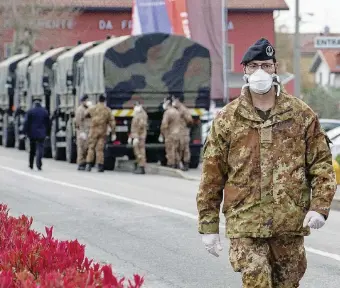  ?? Ansa ?? Bergamo Le salme delle vittime del Covid-19 portate via dall’esercito