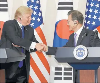  ?? FOTO : EFE ?? El presidente estadounid­ense, Donald Trump y su par surcoreano, Moon Jae-in.