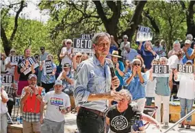  ?? Ronald Cortes / Contributo­r ?? Campaignin­g this week, Beto O’rourke made it clear he won’t hide from the controvers­ial abortion rights issue. His stance drew applause Friday in Boerne.