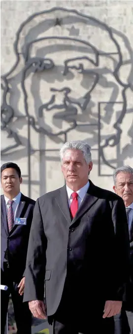  ??  ?? El próximo presidente cubano tiene más de 30 años en la política.
