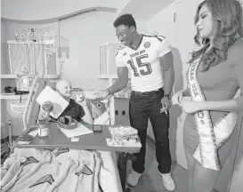  ??  ?? Garrett made the rounds at M.D. Anderson and Texas Children’s Hospital with Miss Texas USA Nancy Gonzalez, visiting patients such as 16-year-old Courtney Fink.