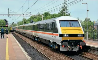  ?? BRAD JOYCE ?? Above: Avanti West Coast hired in an LSL Mk.3 set to help cope with demand after the Eurovision Song Contest was held in Liverpool in mid-May. The day after the final, May 14, DVT No. 82139 leads 1Z90 Liverpool Lime Street to Euston at Liverpool South Parkway with veteran electric No. 86101 powering at the rear. The train returned empty from London as the 5Z91 to Crewe.