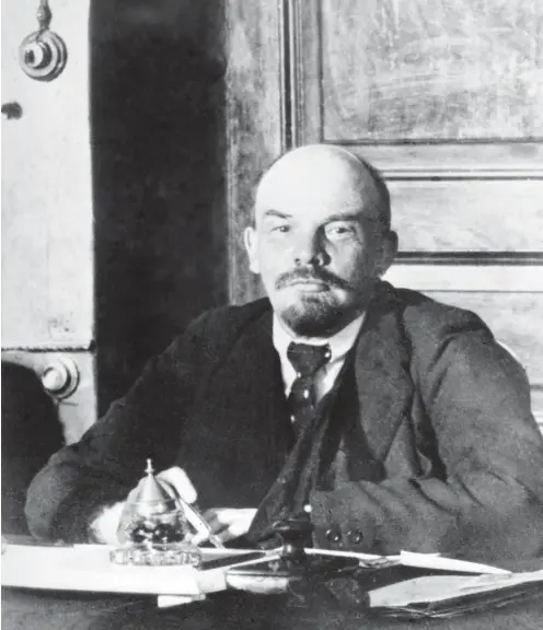  ?? Foto: AFP/TASS ?? Lesen, Denken und sich auf das Unvorherse­hbare vorbereite­n: Lenin