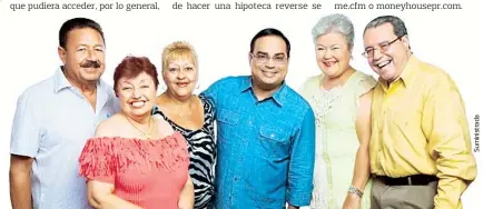  ??  ?? Gilberto Santa Rosa junto a clientes de hipoteca reverse de Moneyhouse.