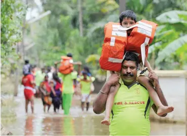  ?? Foto: AFP/Manjunath Kiran ?? Ereignisse aus dem Süden wie die Überschwem­mungen in Kerala 2018 finden in Delhi wenig Beachtung.