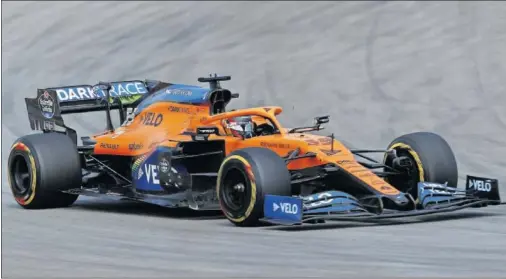  ??  ?? El McLaren de Carlos Sainz, durante el GP de España en Montmeló, en el que finalizó en séptima posición.