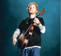  ??  ?? Ed Sheeran tuvo un 2019 bastante exitoso gracias a su disco de colaboraci­ones musicales.