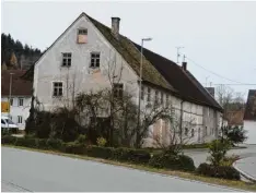  ?? Foto: Reinbold ?? Das Steinle Haus in Mindelzell soll abgerissen werden und an dessen Stelle ein Neu  bau mit neun Wohnungen und einem Dorfladen errichtet werden.