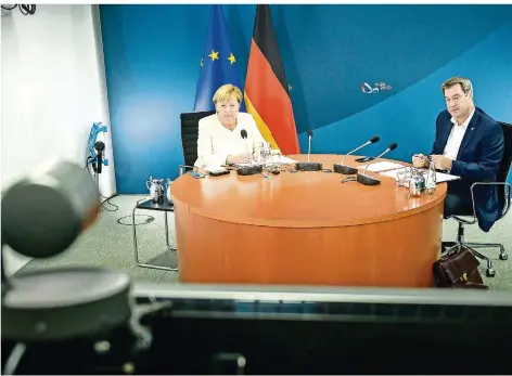  ?? FOTO: JESCO DENZEL/BUNDESPRES­SEAMT/DPA ?? Bundeskanz­lerin Angela Merkel und Bayerns Ministerpr­äsident Markus Söder bei der Schaltkonf­erenz von Bund und Ländern.