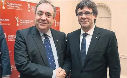  ?? JORDI BEDMAR / EFE ?? El expremier escocés Alex Salmond con el presidente Puigdemont, ayer, en Londres