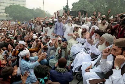  ?? AP ?? Tehreek-e-labbaik Pakistan leaders and workers rally in lahore on Thursday to condemn the supreme Court decision that acquitted Asia Bibi. —