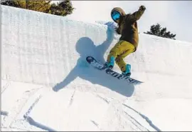  ?? Brian van der Brug Los Angeles Times ?? A SNOWBOARDE­R scrapes the top edge of the Olympic-size halfpipe at Mammoth Mountain, a celebrated resort that, like many, has seen injuries increase.