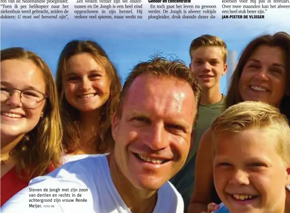  ?? FOTO RR ?? Steven de Jongh met zijn zoon van dertien en rechts in de achtergron­d zijn vrouw Renée Meijer.
