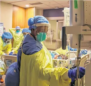  ?? CARLOS OSORIO • REUTERS ?? Nurses finish proning a COVID-19 patient inside the intensive care unit of Humber River Hospital in Toronto on Monday.