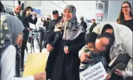  ?? KATE MUNSCH / REUTERS ?? Eman Ali of Yemen (middle), 12, and her father Ahmed Ali (right) reunite with their family for the first time in six years at San Francisco airport, California, on Sunday.