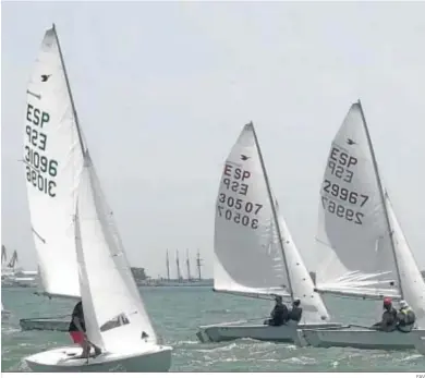  ?? FAV ?? Una de las pruebas desarrolla­das en la última jornada del Campeonato de Andalucía de Snipe.