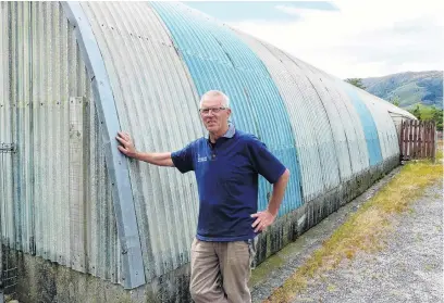  ?? PHOTO: RICHARD DAVISON ?? Curve wall . . . West Otago swimming pool management committee chairman Murray Harris says Ministry of Education safety regulation­s requiring $17,000 of subceiling netting for the facility are unnecessar­ily onerous.