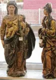  ?? Foto: hks ?? Begegnung im Auktionsra­um: Madonna mit Jesusknabe­n und die Heilige Elisabeth mit Weinkanne.