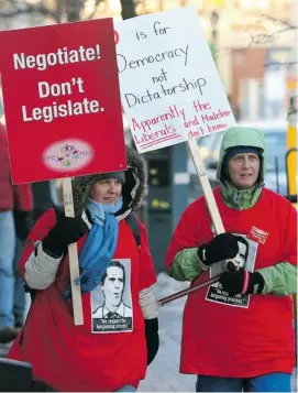  ?? BRUNO SCHLUMBERG­ER/OTTAWA CITIZEN ?? Teachers, education profession­als, school support workers and others protest repealed Bill 115 at MPP Madeleine Meilleur’s Montreal Road office on Thursday afternoon.
