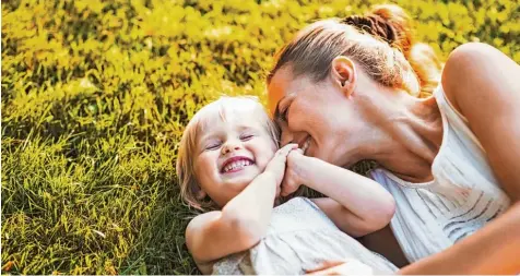  ?? Foto: Alliance, Adobe Stock ?? Das Familienle­ben kann manchmal auch an die Nerven gehen. Manchmal ist es gut, dann Abstand vom Alltag zu gewinnen und eine Kur zu machen. Institutio­nen wie das Müt tergenesun­gswerk helfen Müttern, Vätern und Kindern.