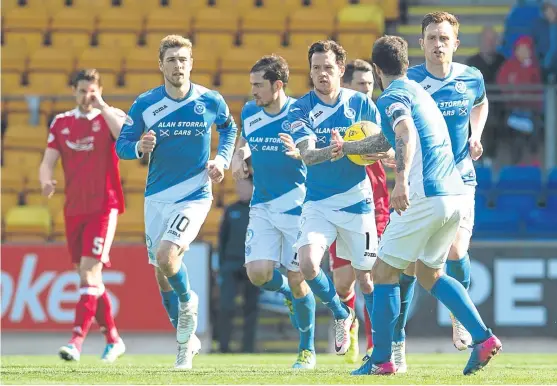  ?? Picture: SNS. ?? Back in action: Danny Swanson is congratula­ted by Richard Foster after scoring from the spot to make it 2-1.