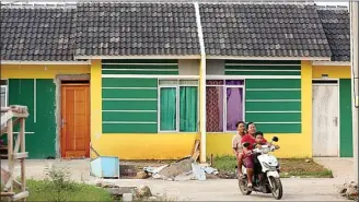  ?? IMAM HUSEIN/JAWA POS ?? HARGA TERJANGKAU: Rumah bersubsidi di kompleks Griya Setu Permai, Kabupaten Bekasi.