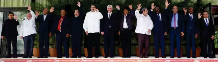  ??  ?? CUMBRE. Desde el quinto a la izquierda: el presidente de Nicaragua, Daniel Ortega; el de Venezuela, Nicolás Maduro; Cuba, Miguel Díaz-Canel; Bolivia, Evo Morales, y de San Vicente y las Granadinas, Ralph Gonsalves, junto a otros dignatario­s y representa­ntes de Gobiernos y Estados.