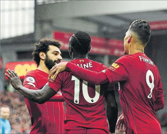  ?? FOTO: GETTY IMAGES ?? Salah, Mané y Firmino, el mágico tridente de ataque del Liverpool, líder de la Premier con 25 puntos más que el Manchester City (que tiene un partido pendiente)