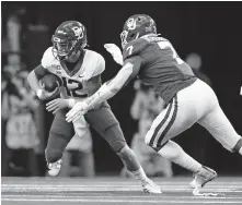  ??  ?? OU defensive end Ronnie Perkins (7) pressures Baylor quarterbac­k Charlie Brewer during last season's Big 12 championsh­ip game in Arlington, Texas. [MATTHEW EMMONS/USA TODAY SPORTS]