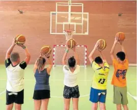  ?? Foto: María San Gil ?? Jóvenes participan­tes en un campus de verano.