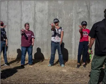  ?? ZACKARY CANEPARI VIA THE NEW YORK TIMES ?? Teachers participat­e in a Utah County Sheriff’s Office training in Spanish Forks, Utah.