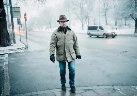  ?? FOTO: SACHARIAS KÄLLDÉN ?? HAR TRÖTTNAT. Erik Lindmark är en av grannarna som tröttnat på stöket på Sveavägen.