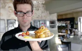  ?? PICTURE: JASON BOUD ?? PLATE PERFECT: VickyChris­tina’s chef Ed Lloyd with his Flamenco Salmon dish.