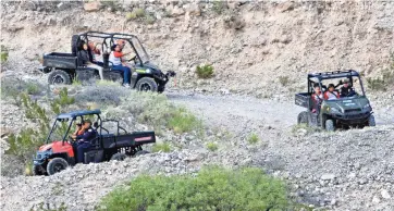  ??  ?? para bajarlos tuvideron que caminar un tramo y luego fue por medio de vehículos