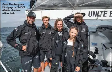  ??  ?? Greta Thunberg avec l’équipage de l’IMOCA Malizia à l’arrivée à New-York.