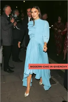  ??  ?? MODERN-CHIC IN GIVENCHY