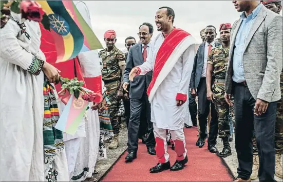  ?? YONAS TADESSE / AFP ?? Abiy Ahmed, primer ministre d’Etiòpia, no ho té fàcil: l’any passat van intentar assassinar-lo durant un míting polític