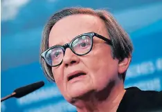  ??  ?? La directora polaca Agnieszka Holland en una conferenci­a de prensa sobre la película “Mr. Jones”.