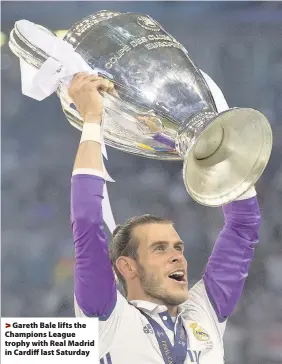  ??  ?? > Gareth Bale lifts the Champions League trophy with Real Madrid in Cardiff last Saturday